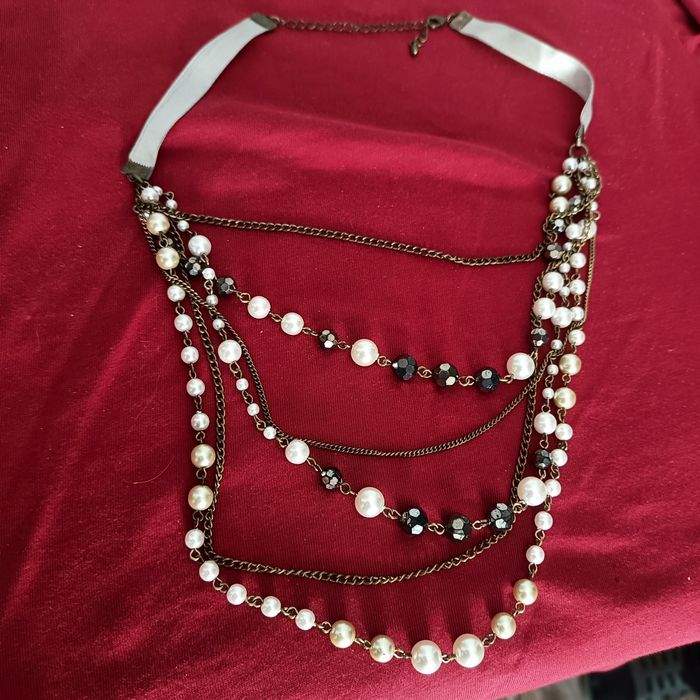 Бусы разные смотрите фото