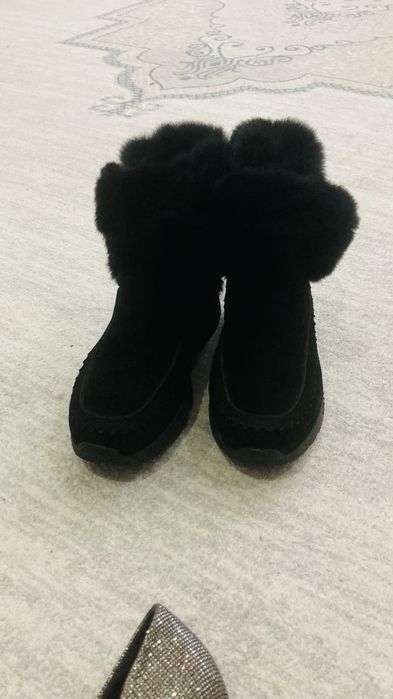 Туфли, белые туфли и меховые