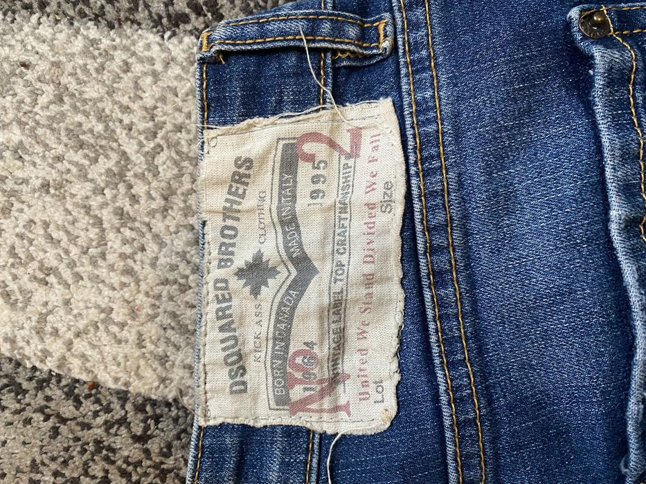 Blugi Dsqared 2 scurti marimea 44 stare impecabila!