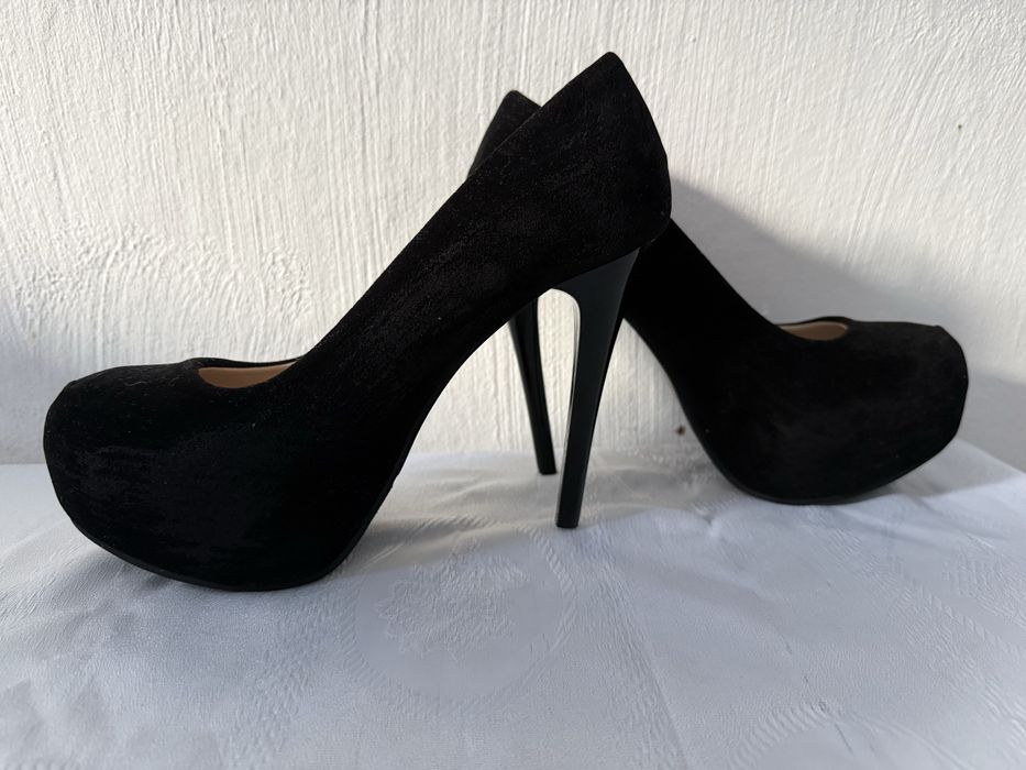 Официални обувки на ток