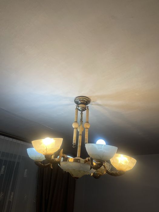 Продам люстру срочно