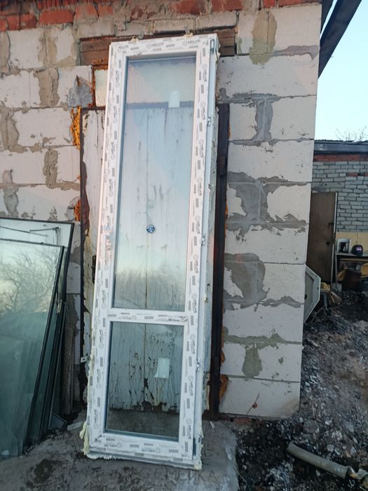 Продам окно и дверь.
