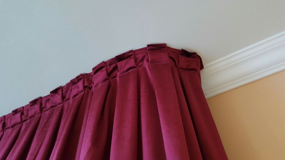 Продаю стол со стульями