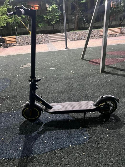 Продам электро самокат ninebote