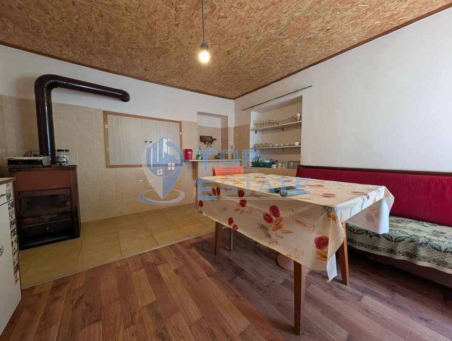 Двуетажна къща след ремонт в село Караисен