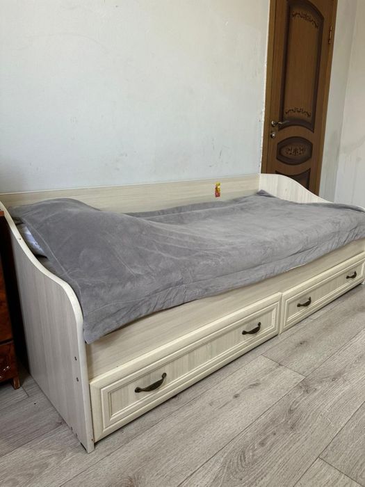 Кровать 2 шт Шкаф 1 детский, в хорошем состояний! Цена договорная!!!