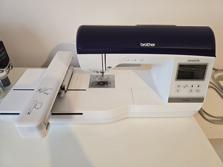 Mașină de brodat Brother Innovis NV 800E