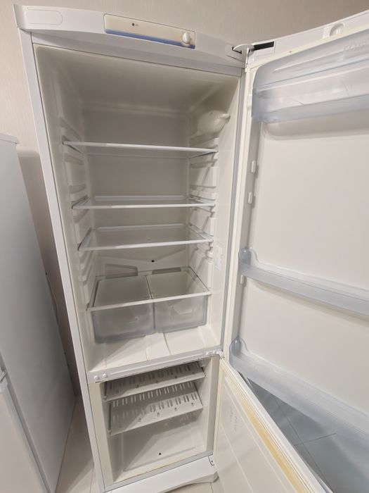 Продам холодильник Indesit