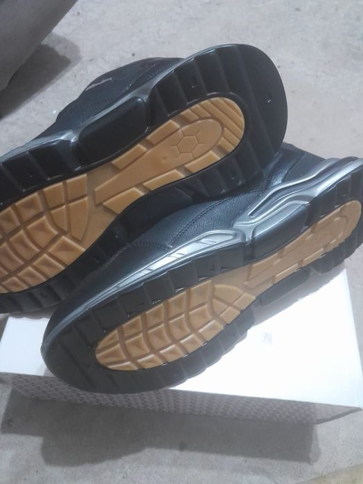 Продам кроссовки зимни