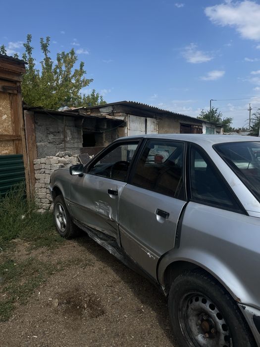 Продам Ауди 80 б4 на запчасти