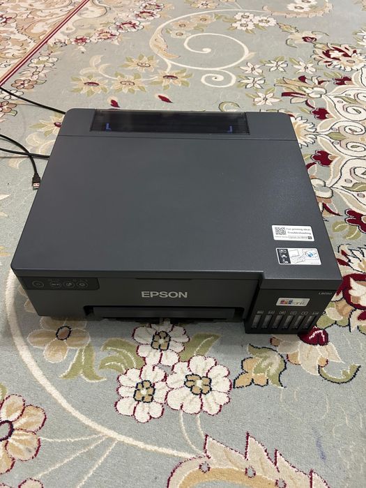принетер Epson L8050 работал 1-2 месяц как новый