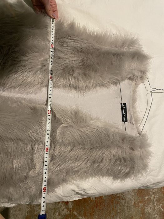 Vesta blana artificiala NOU S/M