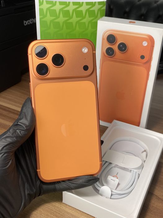 iPhone 17 Pro Max • 256 GB • Cosmic Orange