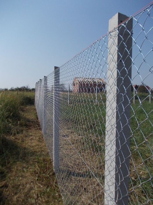 Garduri din plasa bordurata sau sipca metalica