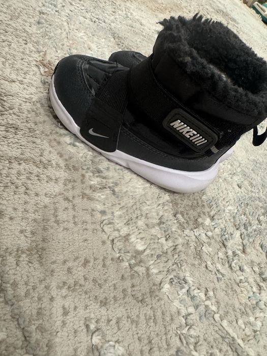 Продам ботиночки nike.