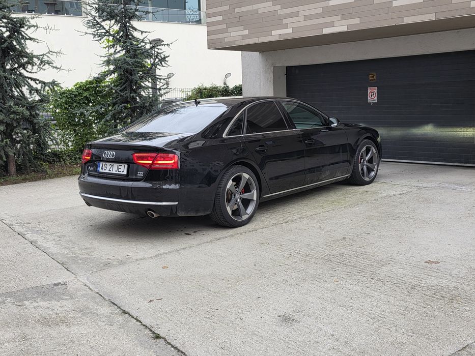 Audi  A8 Matrix 2011