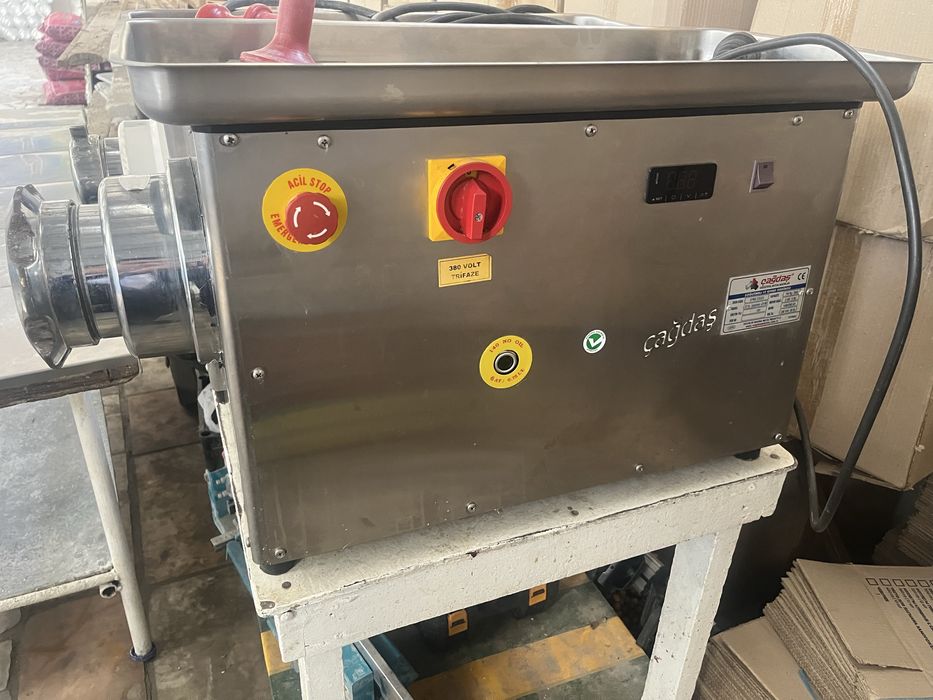 Мясорубка сотилади 32 тали ва 22 тали холодилникли иккаласиям