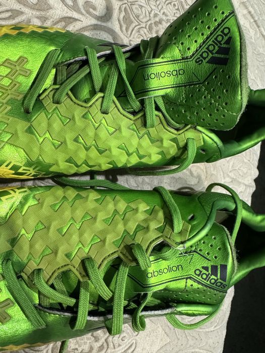 Продавам оригинални бутонки Adidas с място за чип