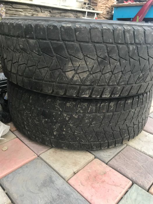2 шины Bridgestone 225/65/R17. Зима