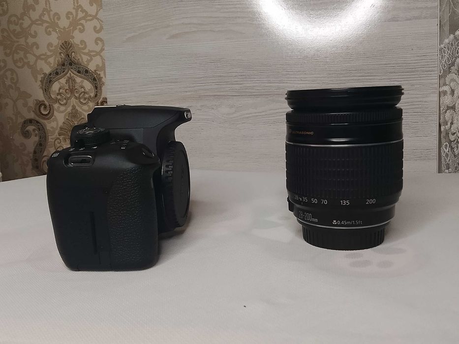 Продается Фотоаппарат Canon 700d + обьектив