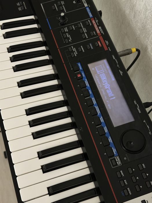 Синтезатор Roland Juno-G