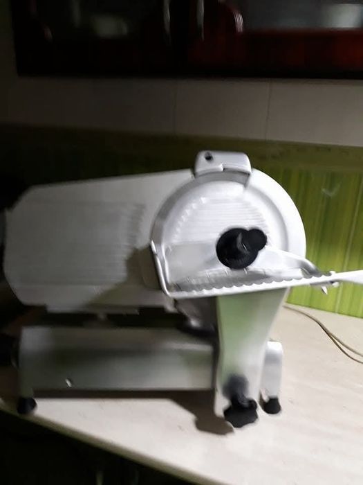 Mașină feliat industrială mezeluri ,carne
