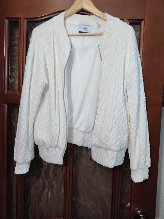 Кофточка для девочки. Белая. Отличное качество!