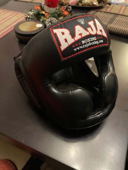 Чисто нова Боксова каска RAJA