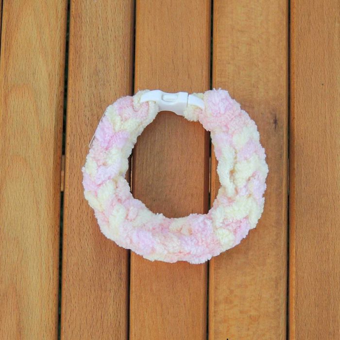 Ръчно плетена пухкава каишка за куче – изработва се по поръчка