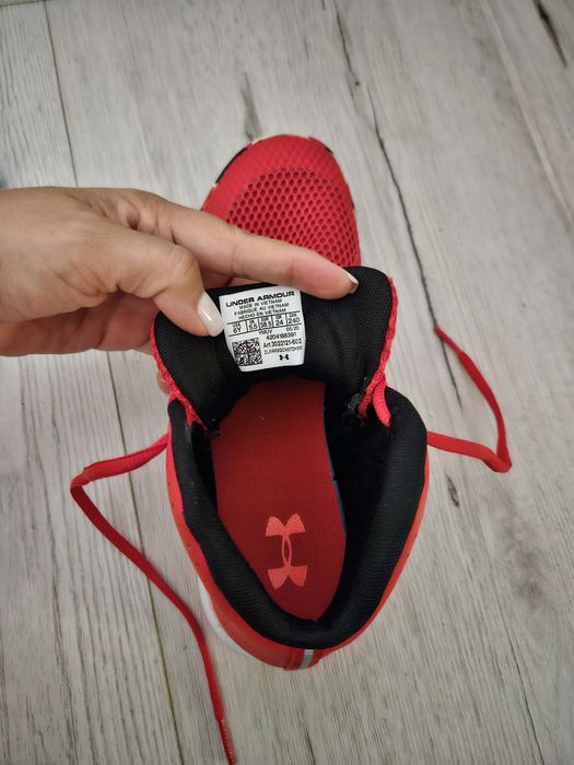 Adidasi Under Armour