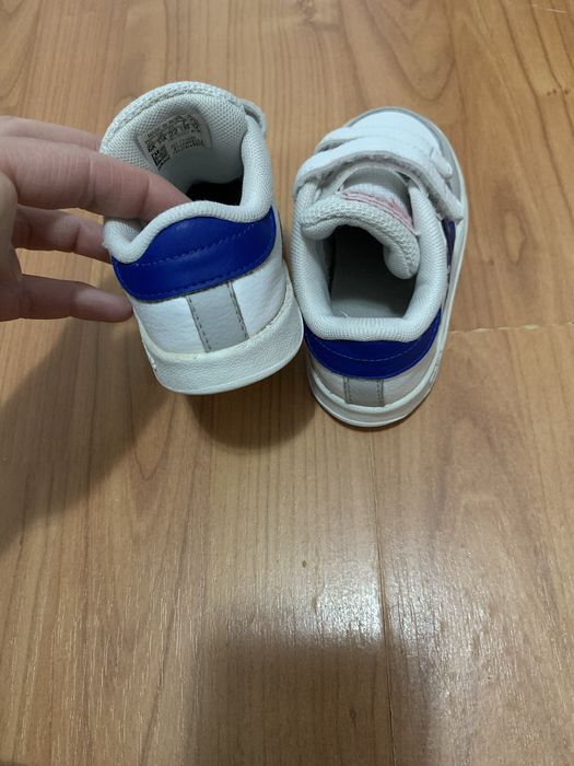 Adidasi adidas copii 22