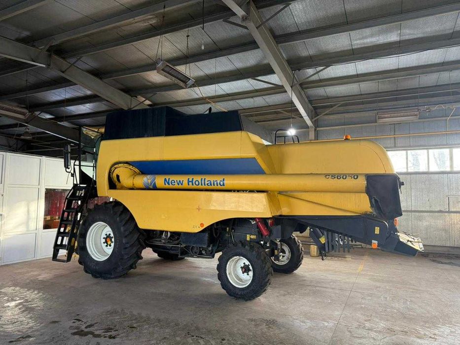 Комбайн New Holland CS6050