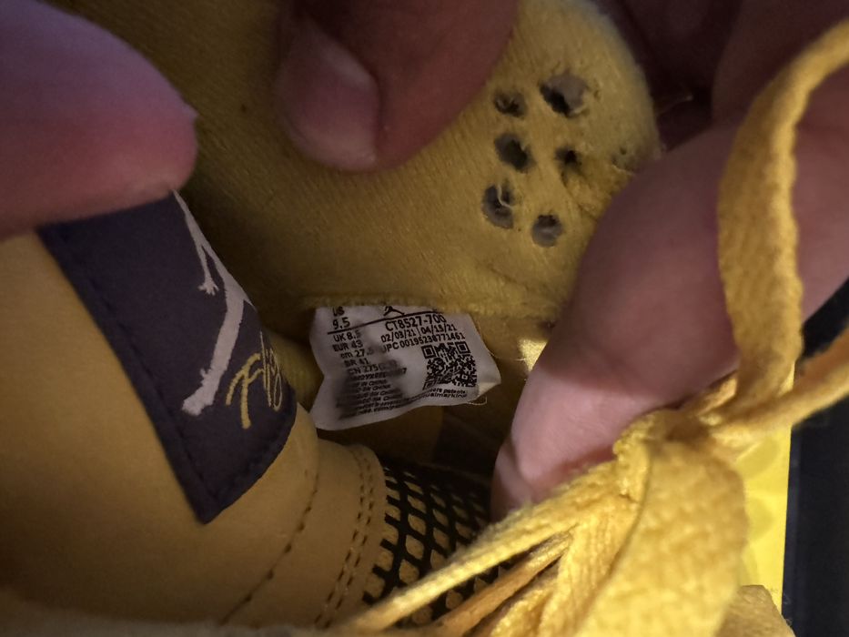 Jordan Retro 4 Lightning