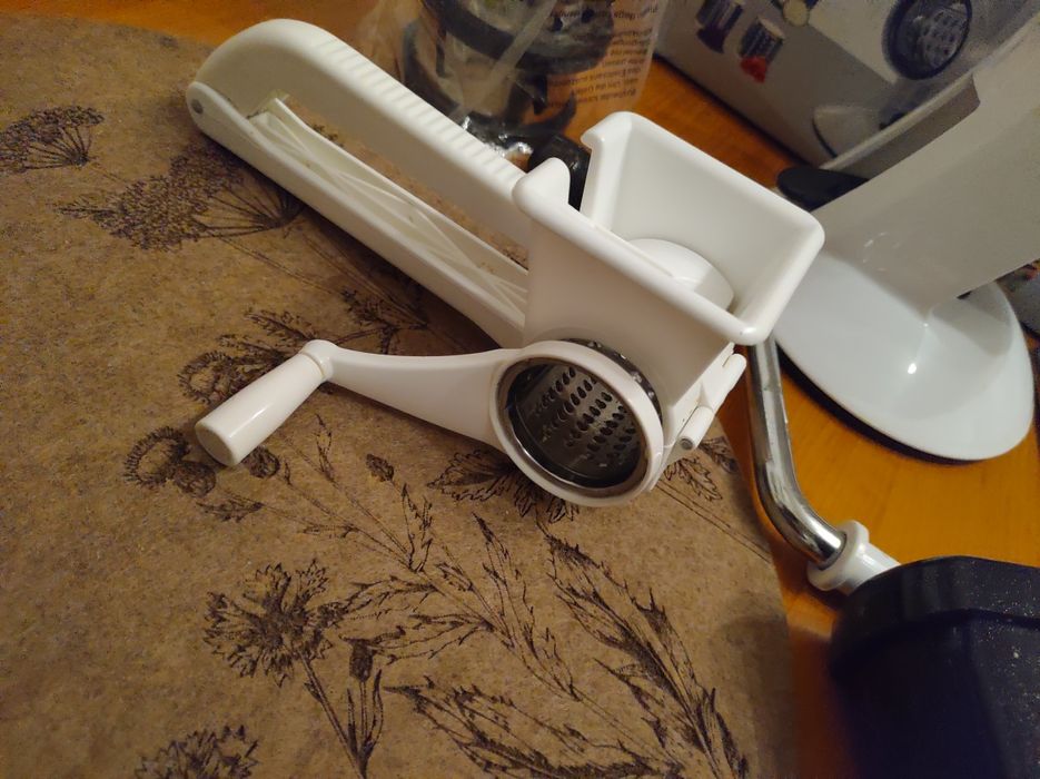 Răzătoare de moară universala ! Nou-nouța , inox de înaltă calitate