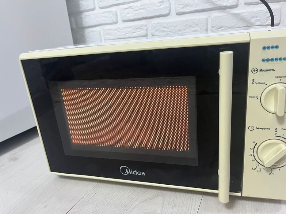Микроволновка Midea