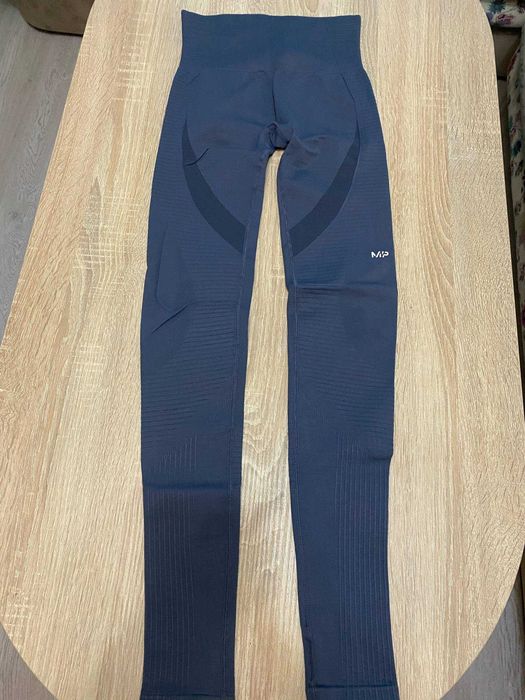 Продавам дамски спортни клинове