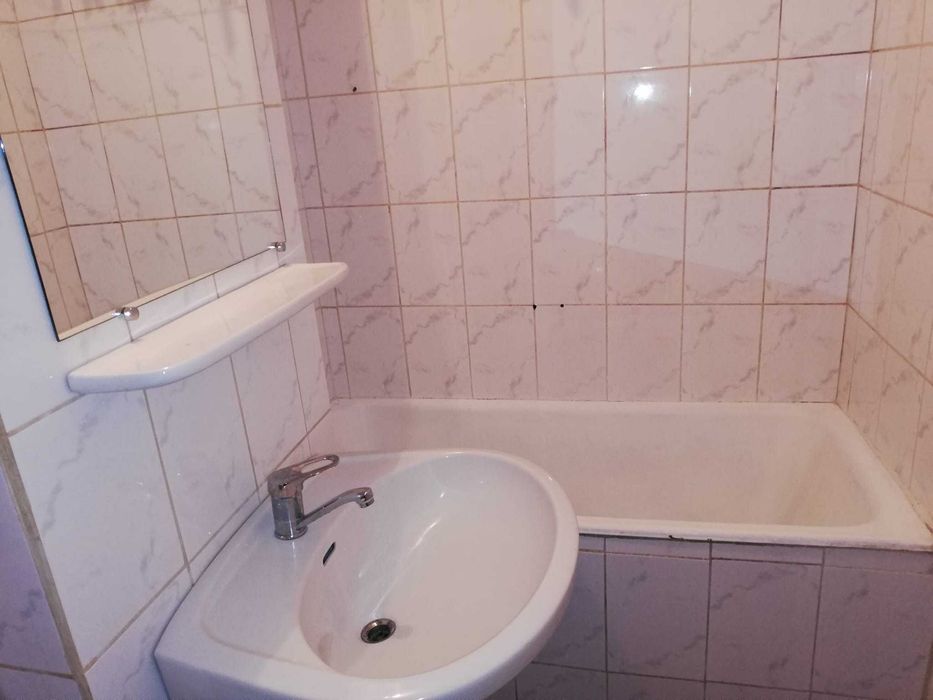 Inchiriez apartament cu 2 camere situat in zona centrala a orasului