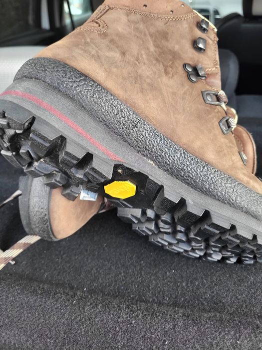 Bocanci de munte Meindl 38 39 si Eddie Bauer 43  Noi