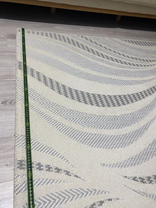 Килим цвят светъл.