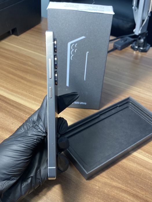 Samsung Galaxy s25 ultra • 256 GB • Titanium Gray