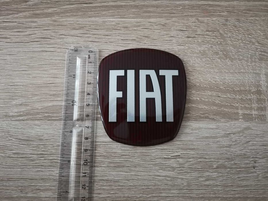 червена емблема Fiat голям размер