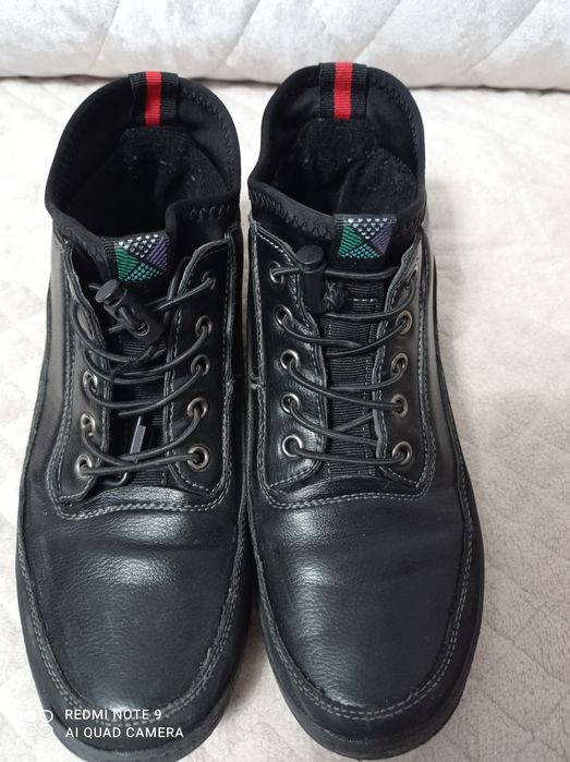 Продам детские ботинки,осень!