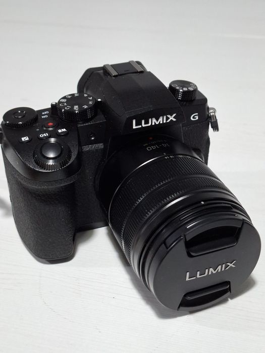 Panasonic Lumix G90 cu obiectiv Panasonic Power O.I.S.  14-140