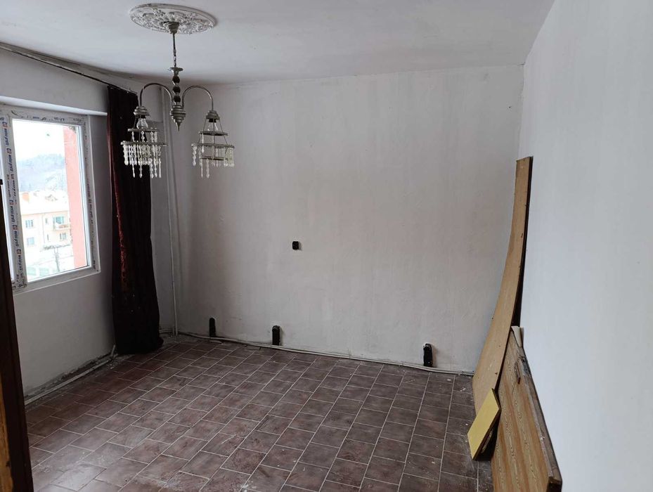 От собственик - светъл, топъл в новосаниран блок с оправен покрив