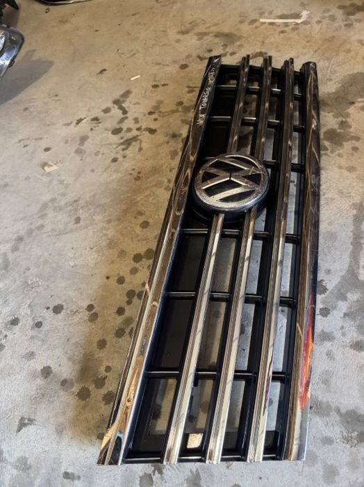 Grila centrala + emblema Volkswagen Touareg R-Line 3 CR