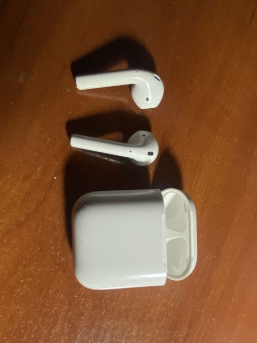Аирподс , AirPods 1
