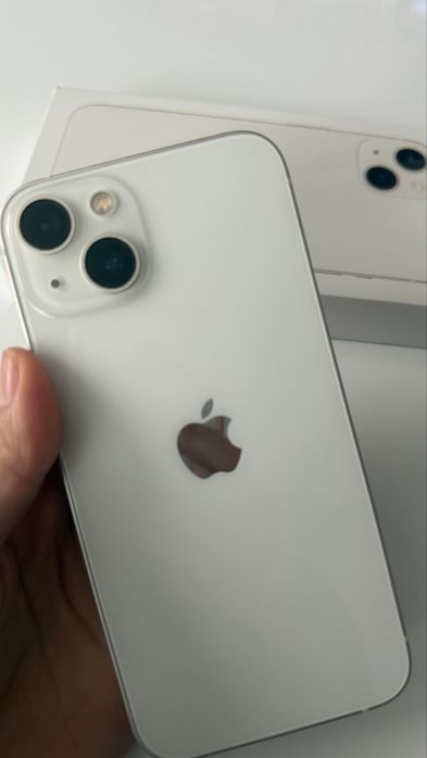 Телефон iPhone 13