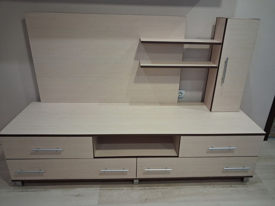 Телевизионен шкаф