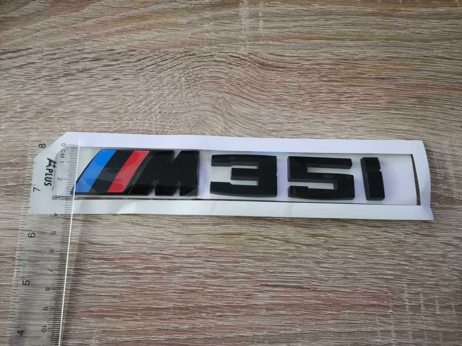 черна емблема БМВ М35и BMW M35i