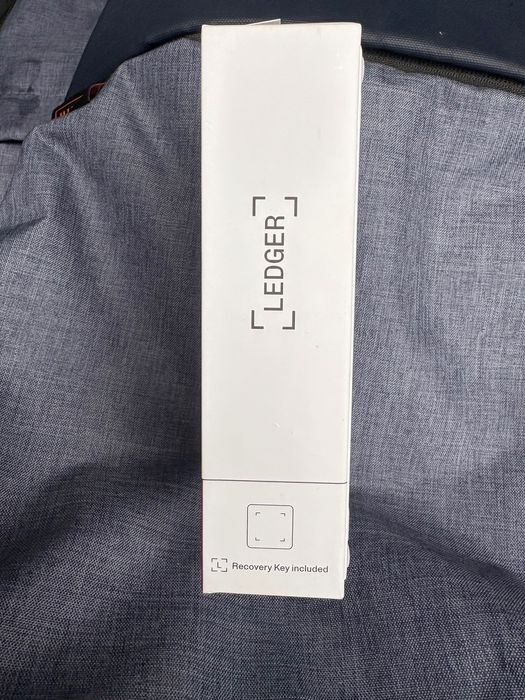 Крипто портфейл Ledger
